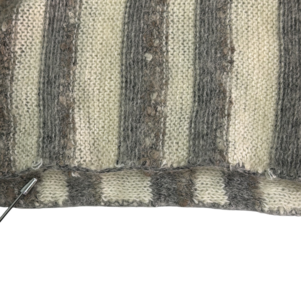 CHELSEA STUDIO V-Neck Sweater