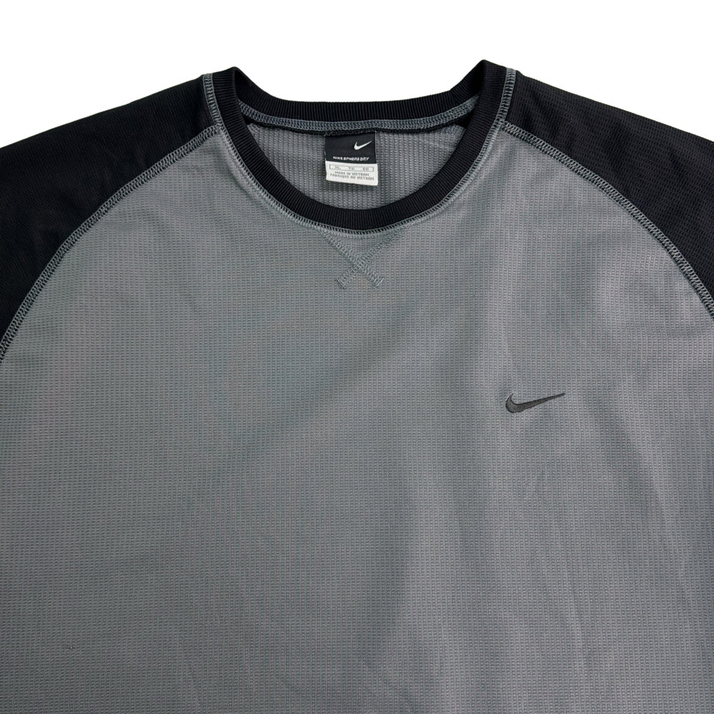 NIKE Long Sleeve T-Shirt