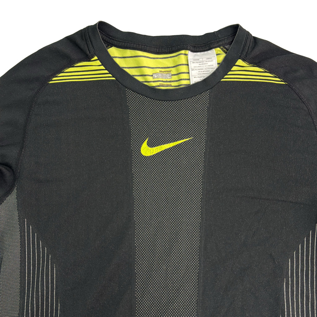 NIKE Long Sleeve T-Shirt
