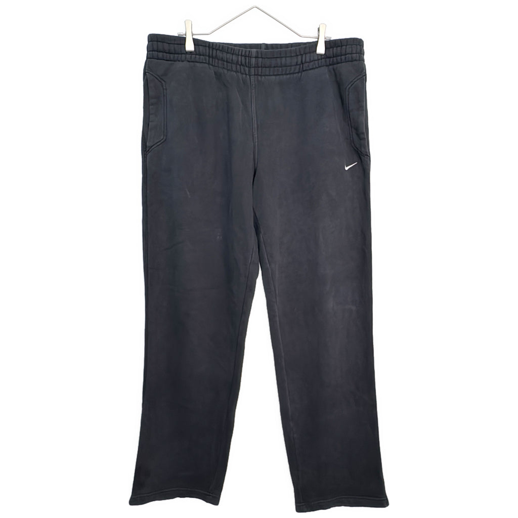 NIKE Sweatpants