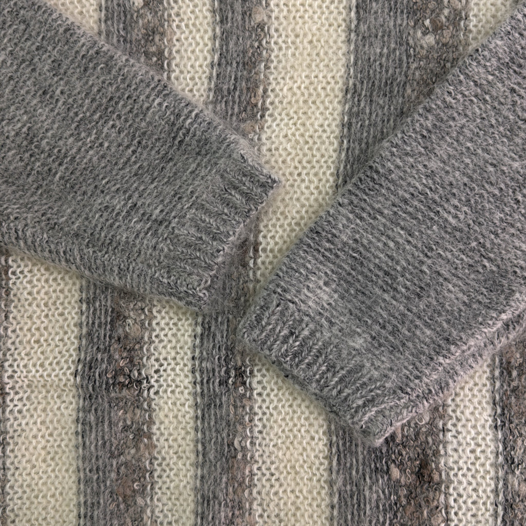 CHELSEA STUDIO V-Neck Sweater